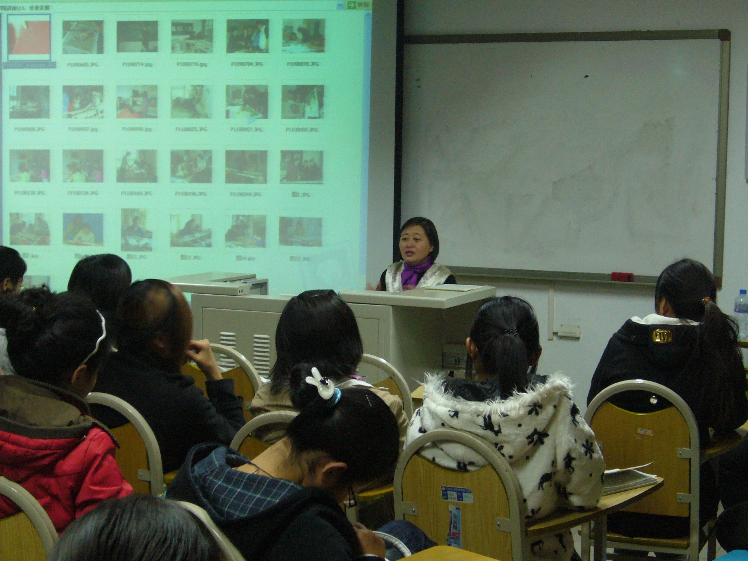 邵晓琤在中华女子学院讲授中国四大名绣